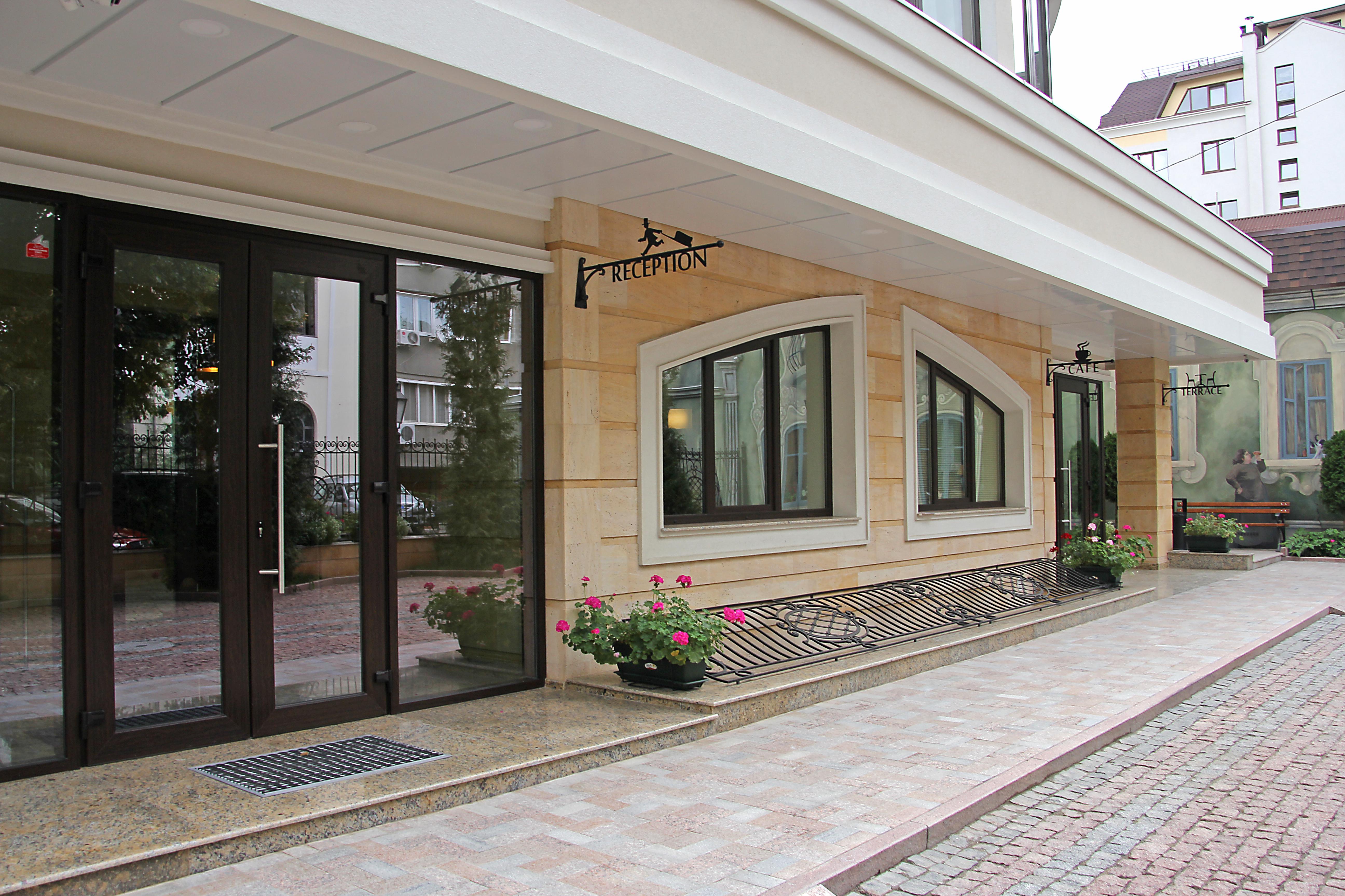 Zentrum Hotel Chisinau Exterior photo